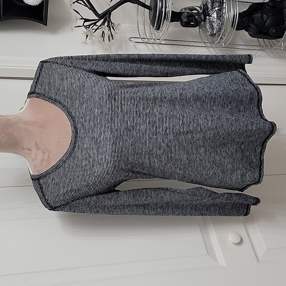 Brisas Size S, Black and Gray Long Sleeved Athletic Tee. Scoop Neck, EUC